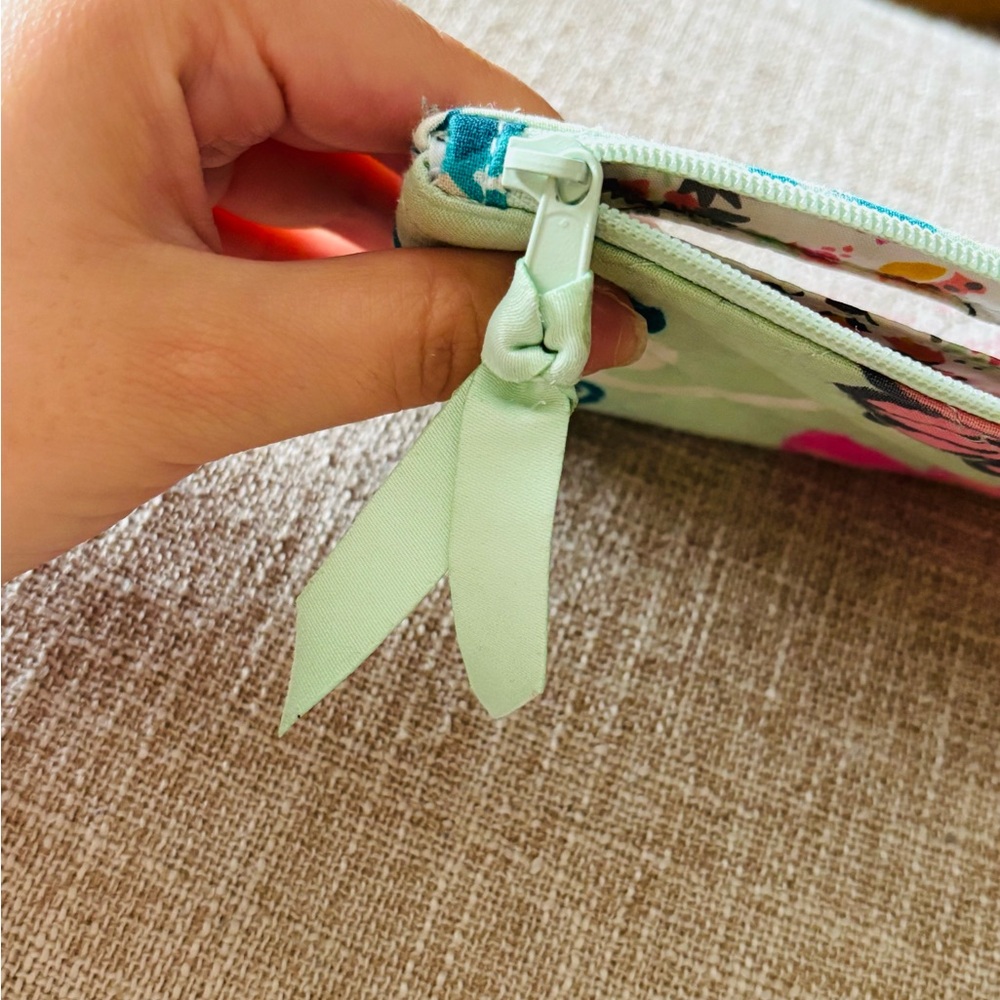 Floral Patterned ID Holder Keychain - Picture 6 of 7